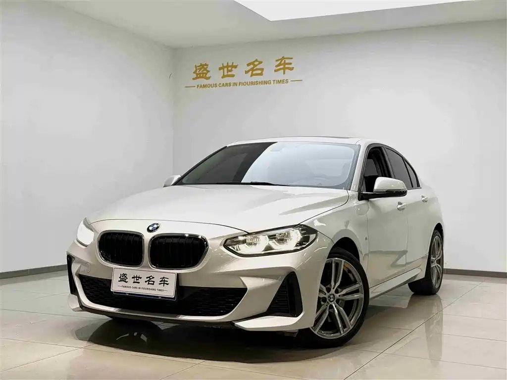 BMW 1 Series 2019 — фото 1