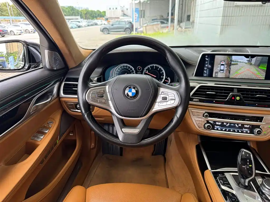 BMW 7 Series 2017 — фото 14