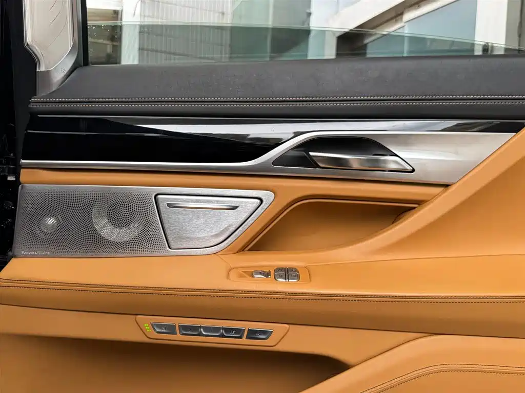 BMW 7 Series 2017 — фото 34