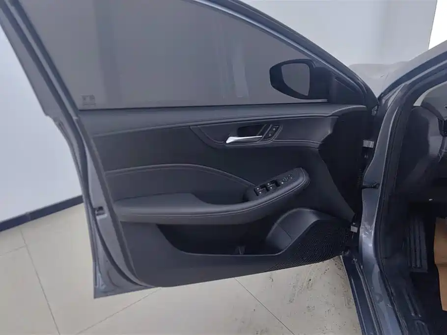 Roewe i5 2025