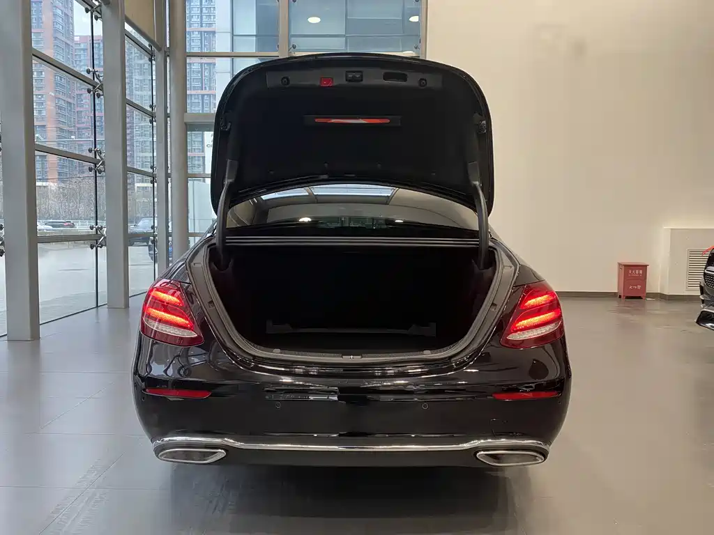 Mercedes-Benz E-Class 2020 — фото 15