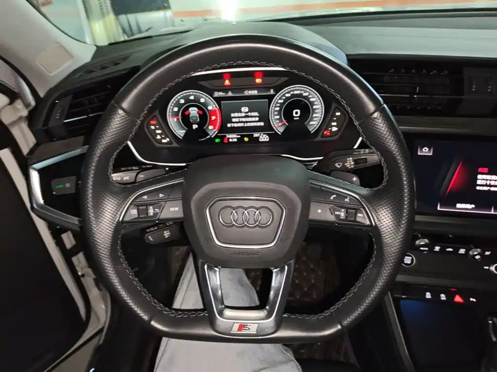 Audi Q3 Sportback 2023 — фото 11