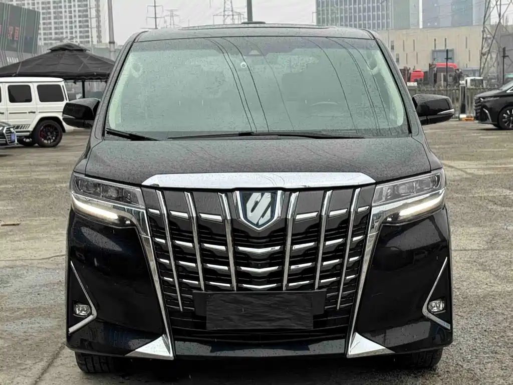 Toyota Alphard 2023 — фото 1