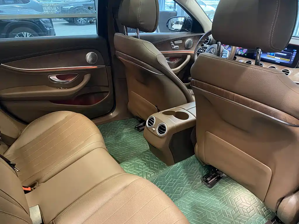 Mercedes-Benz E-Class 2020 — фото 11