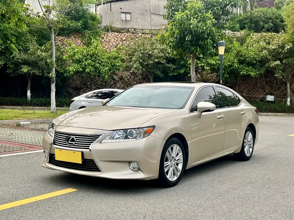 Lexus ES 2016