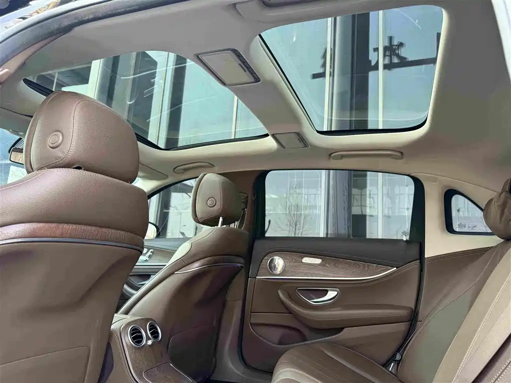Mercedes-Benz E-Class 2023 — фото 13