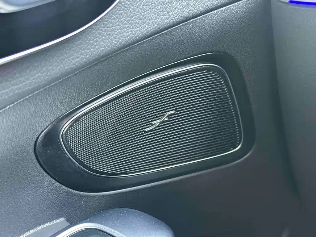 Mercedes-Benz C-Class 2023 — фото 23