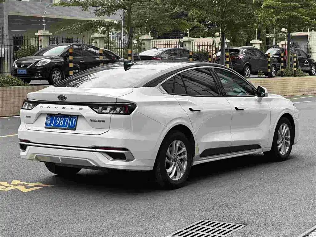 Ford Mondeo 2023 — фото 3