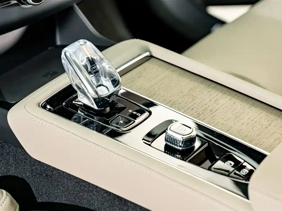 Volvo XC90 Plug-In Hybrid 2026 — фото 12