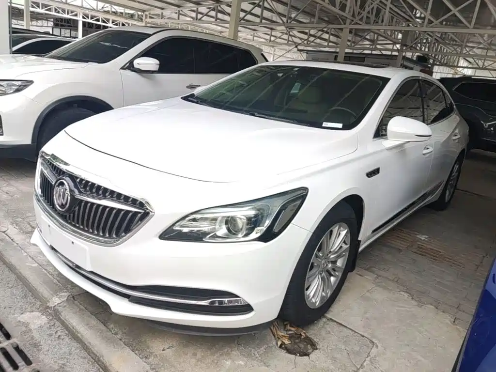Buick LaCrosse 2017 — фото 1