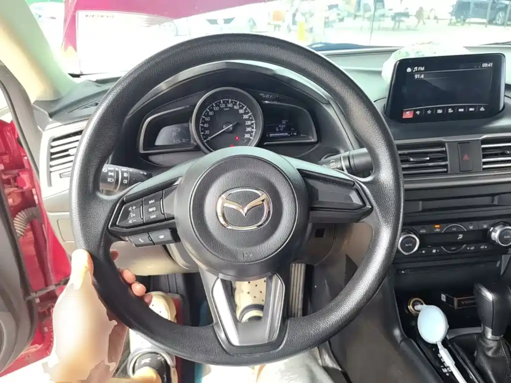 Mazda 3 Axela 2018 — фото 11