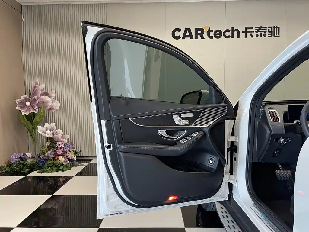 Mercedes-Benz EQC 2022 — фото 15