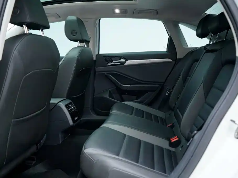Volkswagen Sagitar 2021