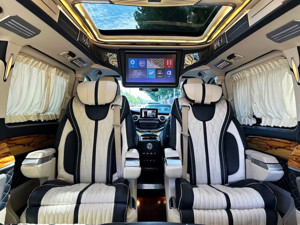 Mercedes-Benz V-Class 2021 — фото 14