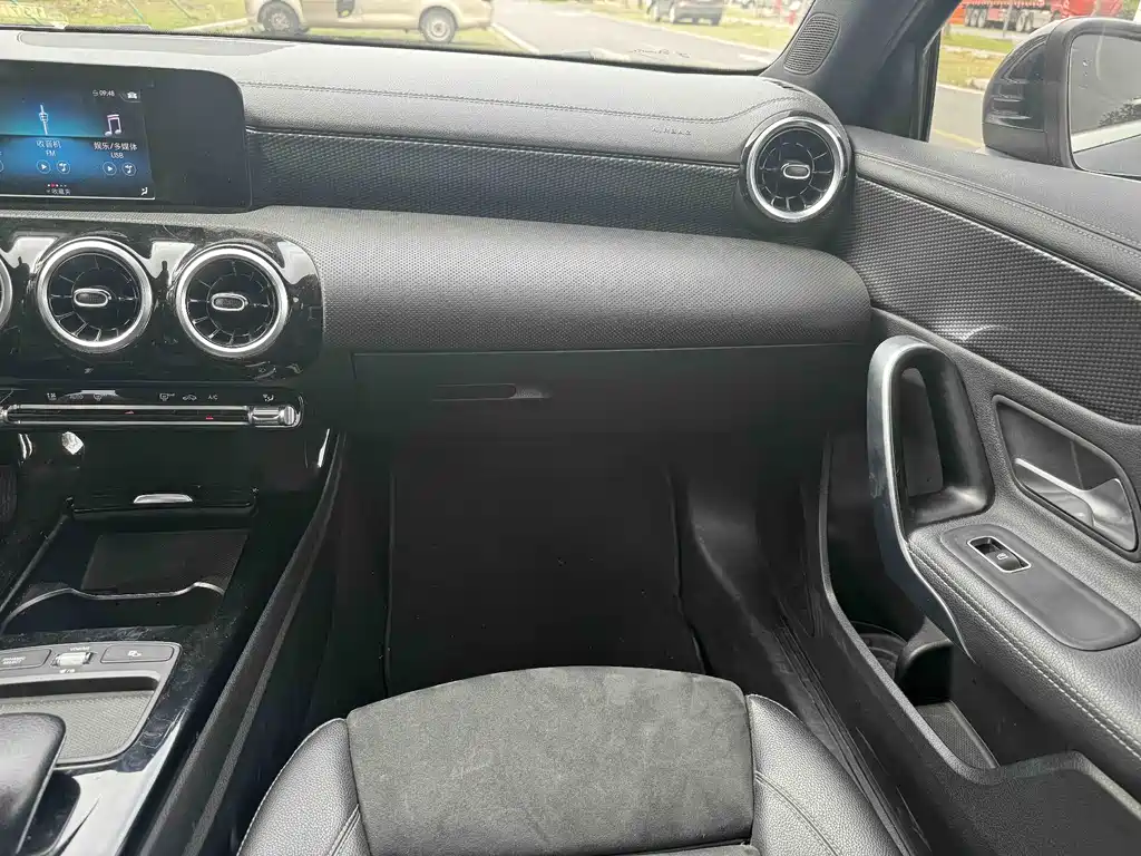 Mercedes-Benz A-Class 2019 — фото 21