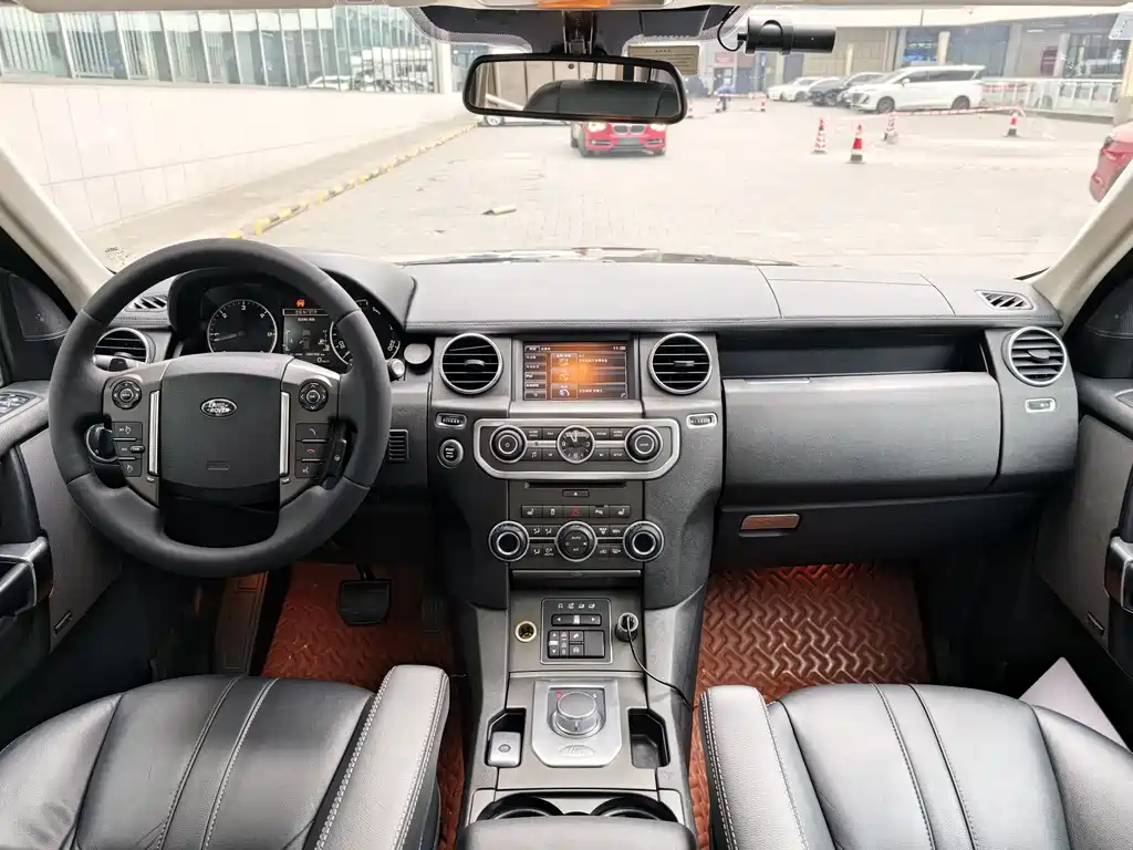 Land Rover Discovery 2015 — фото 16