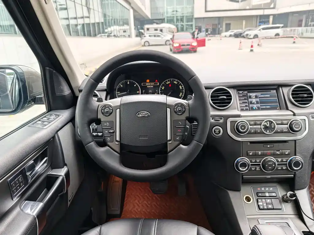 Land Rover Discovery 2015 — фото 17