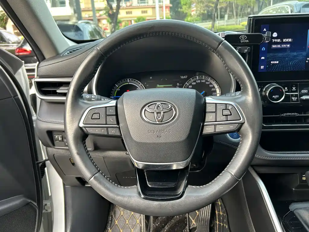 Toyota Highlander 2022 — фото 9