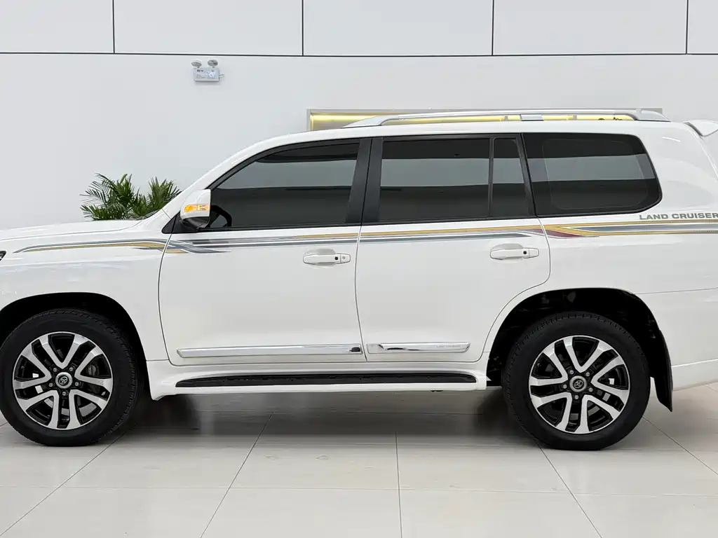 Toyota Land Cruiser 2013 — фото 10