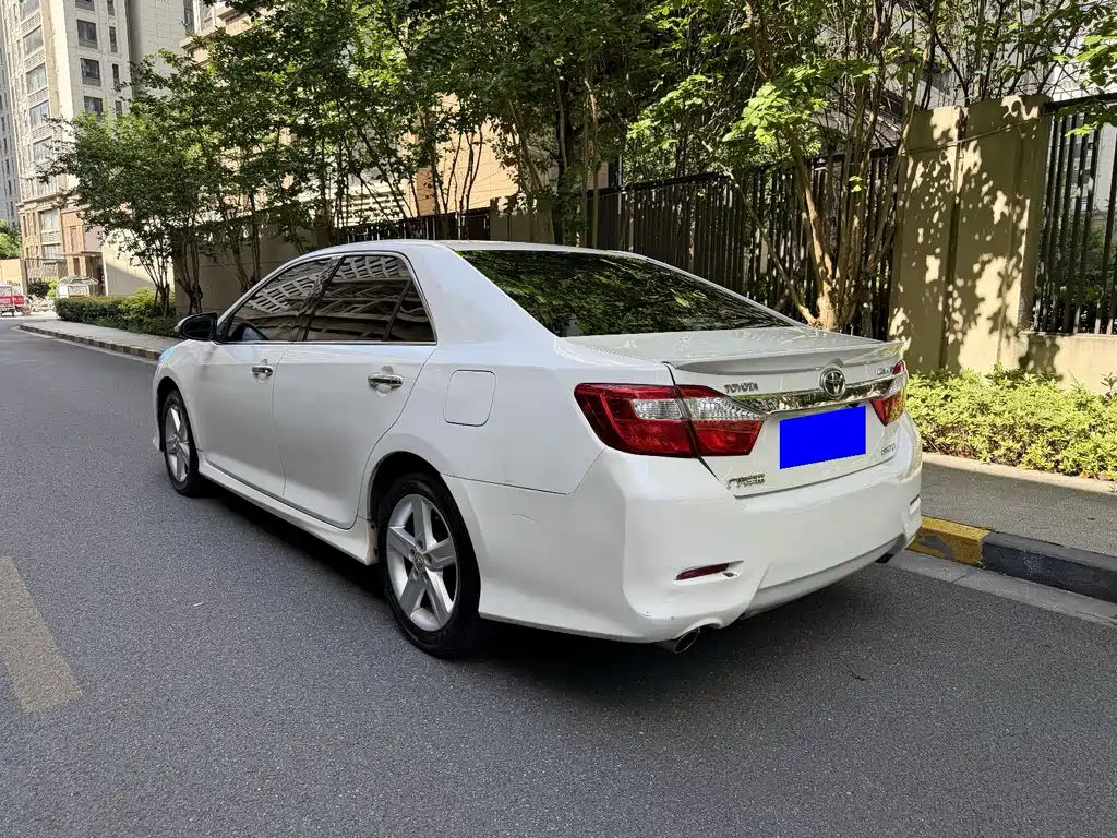 Toyota Camry 2014 — фото 5