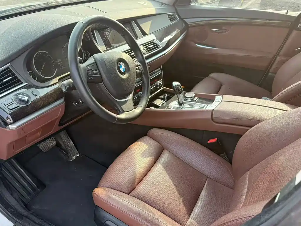 BMW 5 Series GT 2016 — фото 8