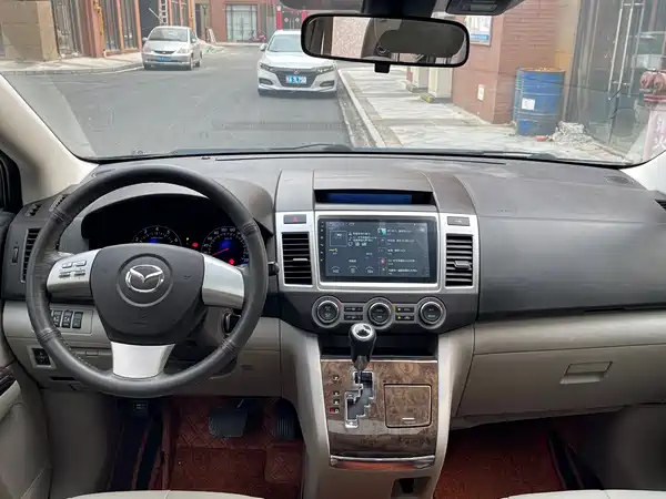 Mazda 8 2013