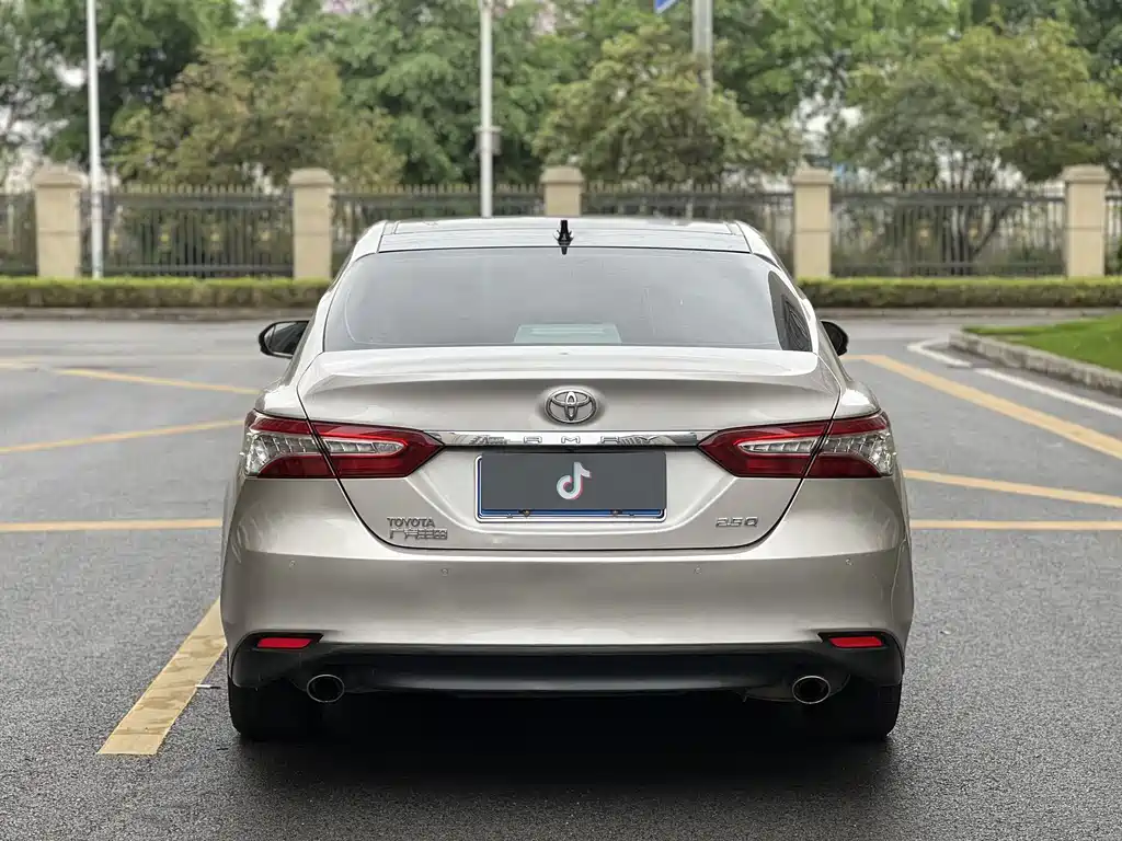 Toyota Camry 2018 — фото 22