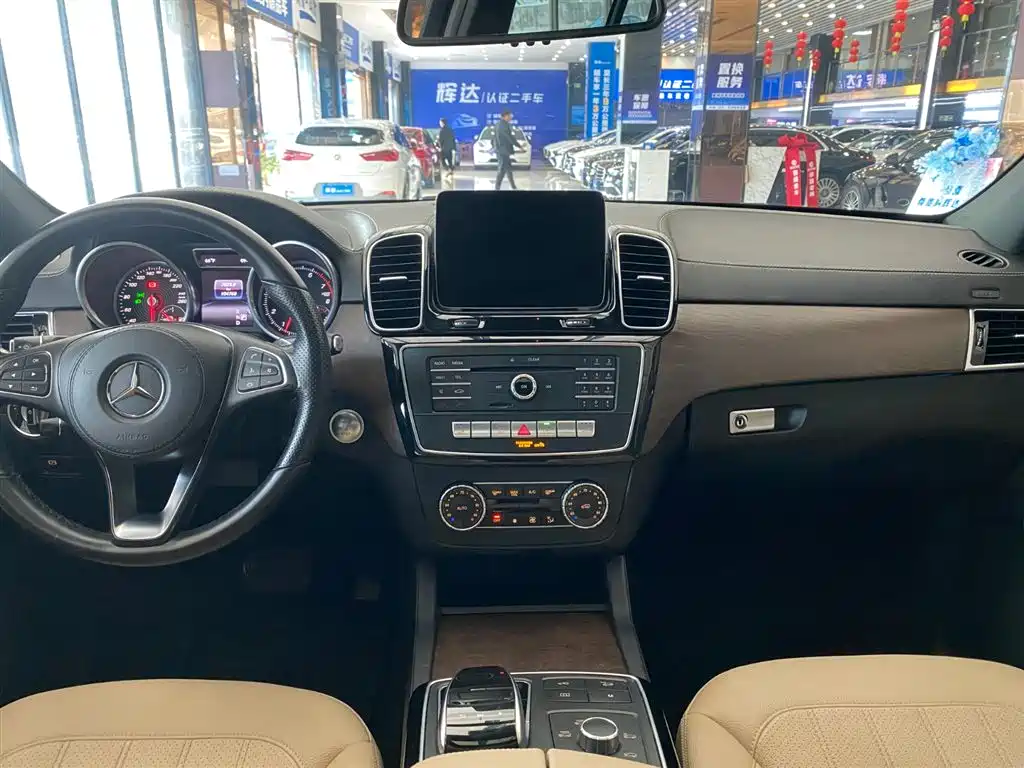 Mercedes-Benz GLS 2017 — фото 11