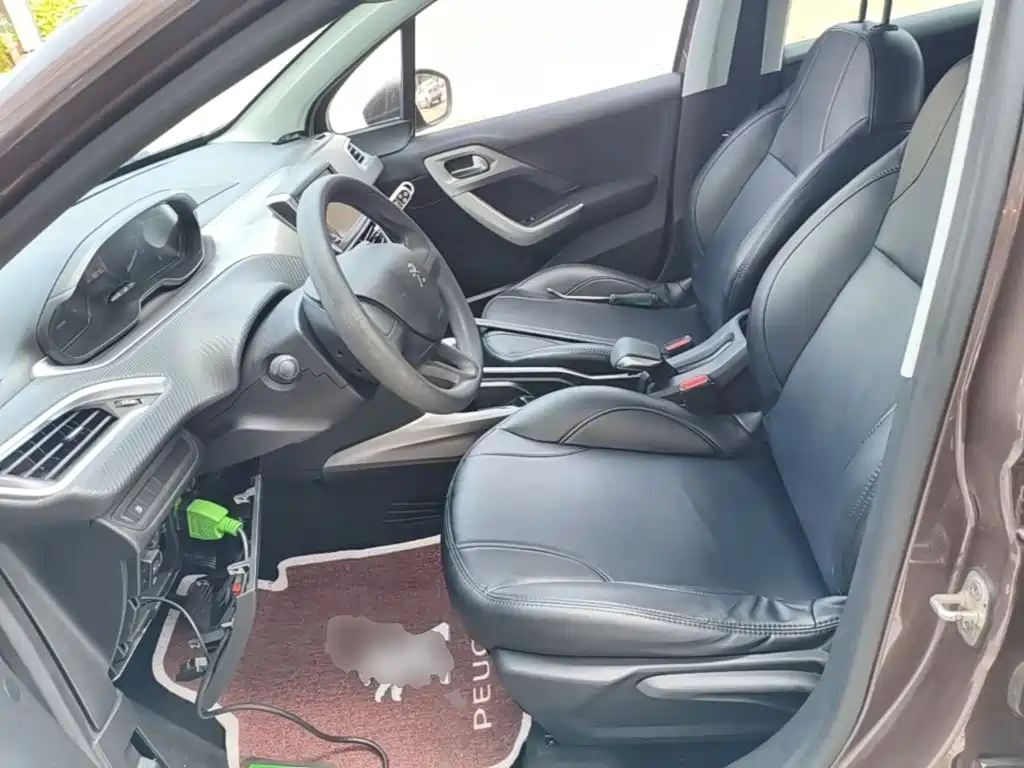 Peugeot 2008 2016 — фото 15