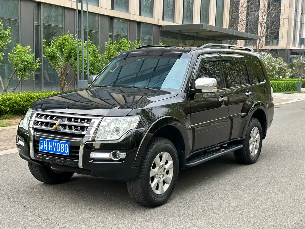 Mitsubishi Pajero 2015