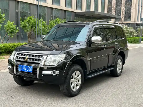 Mitsubishi Pajero 2015