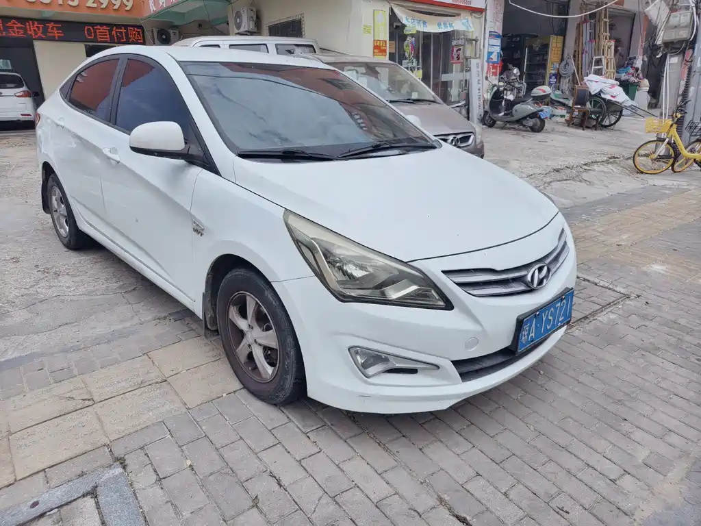 Hyundai Accent 2015 — фото 9