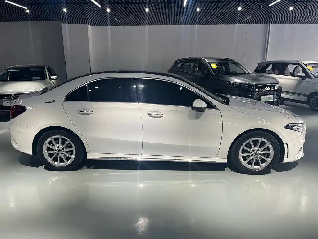 Mercedes-Benz A-Class 2020 — фото 4