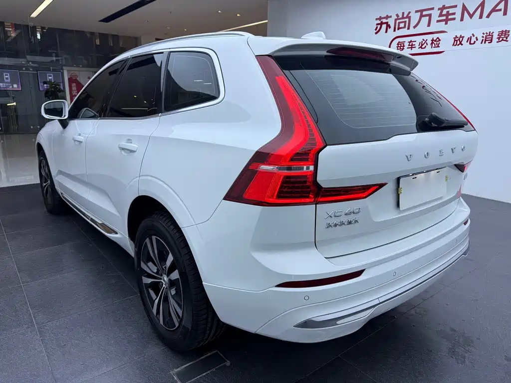 Volvo XC60 2022 — фото 12