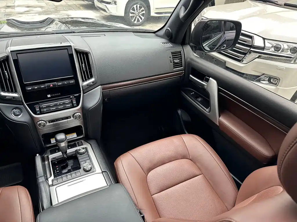 Toyota Land Cruiser 2020 — фото 15