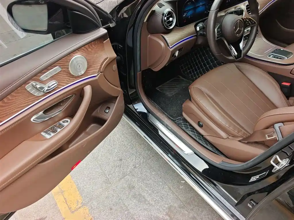 Mercedes-Benz E-Class 2022 — фото 12
