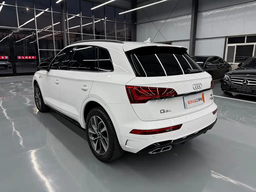 Audi Q5L 2023 — фото 15