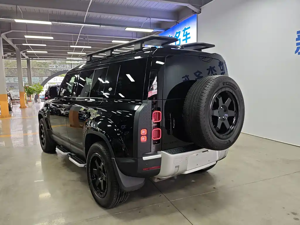 Land Rover Defender 2022 — фото 16