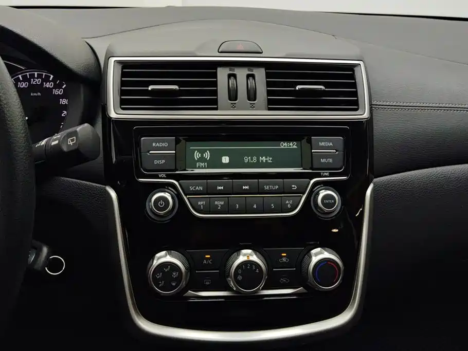 Nissan Tiida 2018 — фото 13