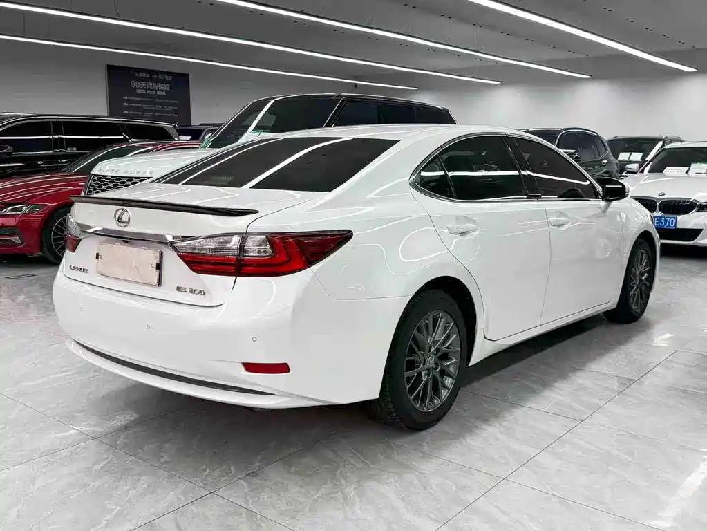 Lexus ES 2018 — фото 4