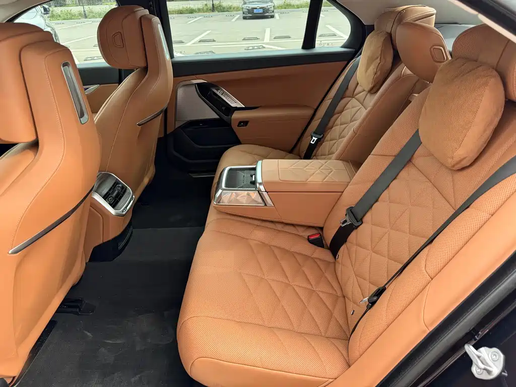 BMW i7 2024 — фото 26