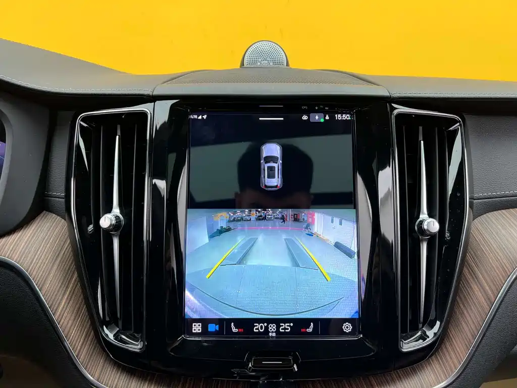 Volvo XC60 2022 — фото 15