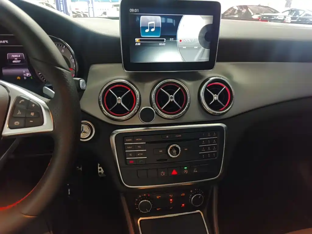 Mercedes-Benz CLA 2015 — фото 13