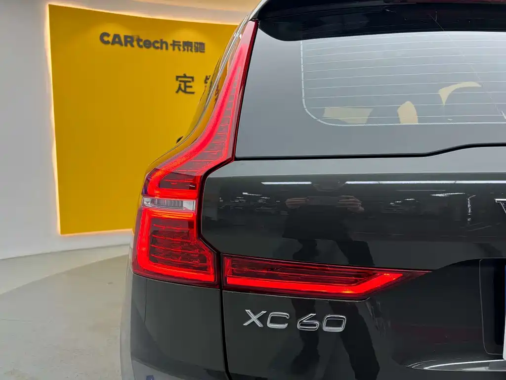 Volvo XC60 2022 — фото 26