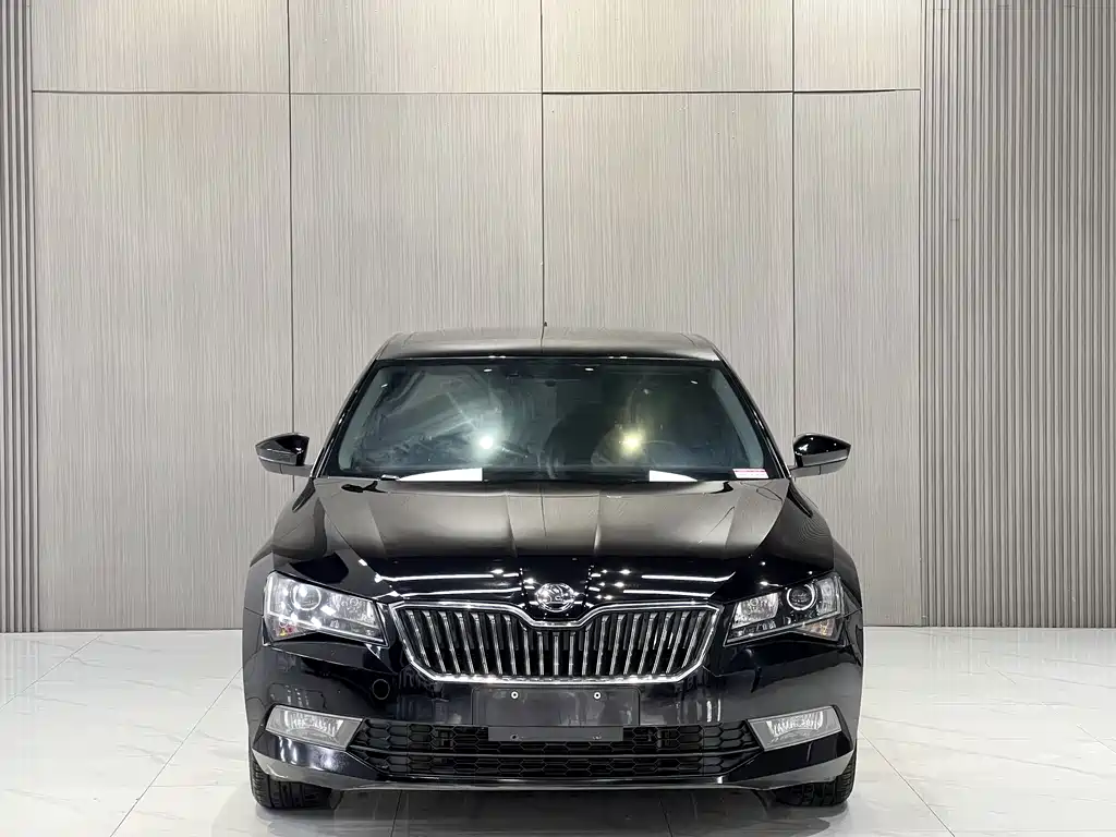Skoda Superb 2018 — фото 2