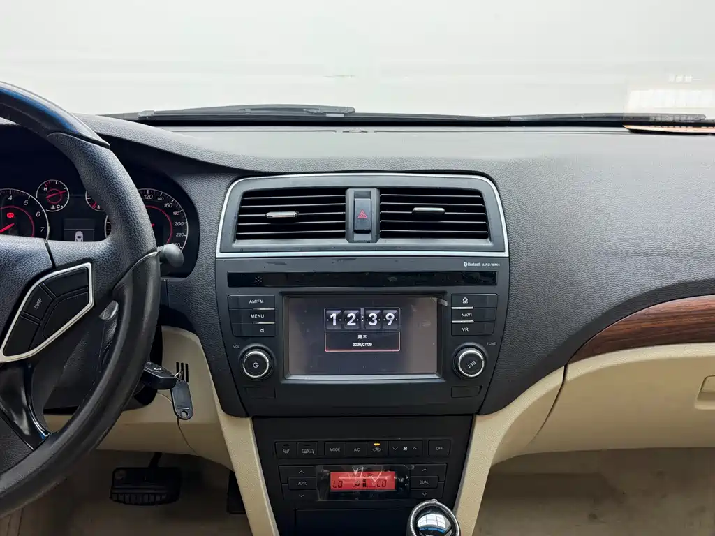 GAC Trumpchi GA5 2018 — фото 12
