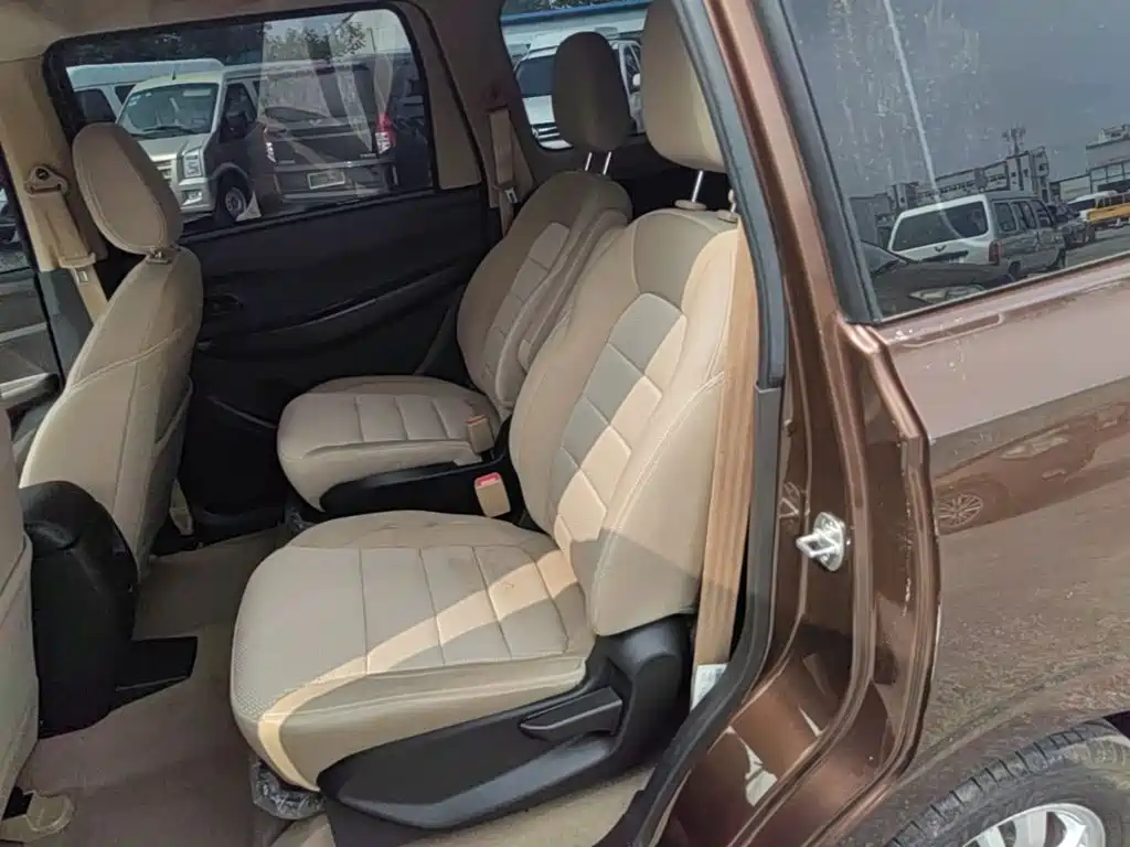 Wuling Hongguang 2019 — фото 17