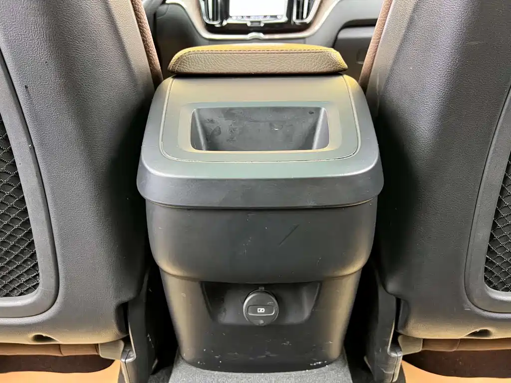 Volvo XC60 2022 — фото 23