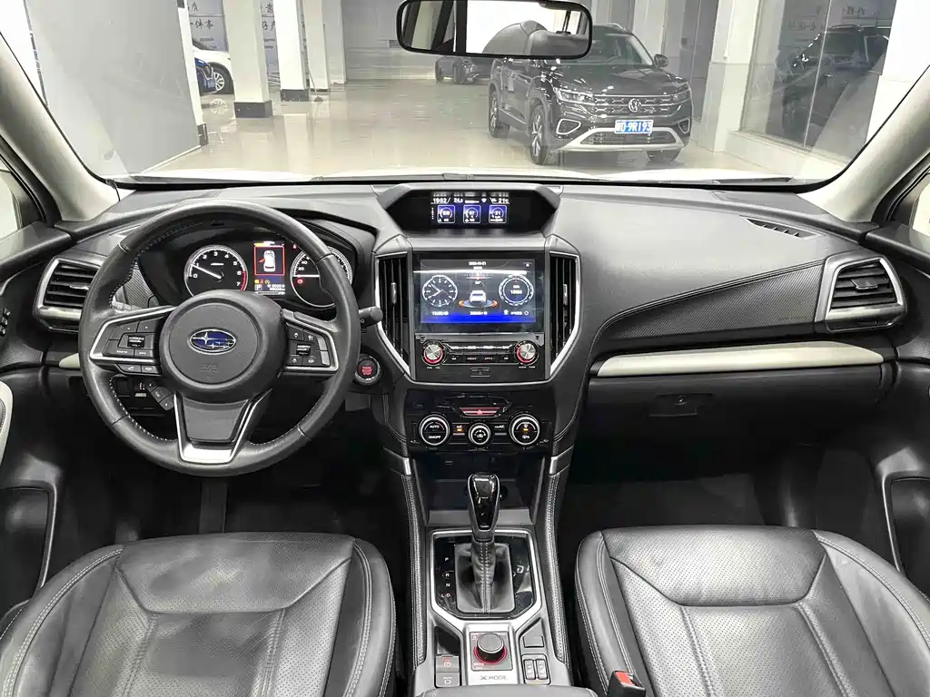 Subaru Forester 2022 — фото 9