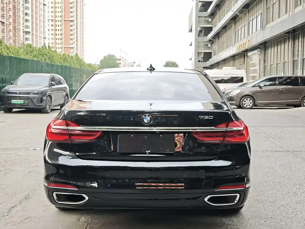 BMW 7 Series 2017 — фото 10